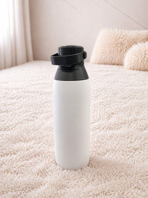 Minimal Matte White Insulated Water Bottle – Leakproof, Sleek & Travel-Friendly Bottle